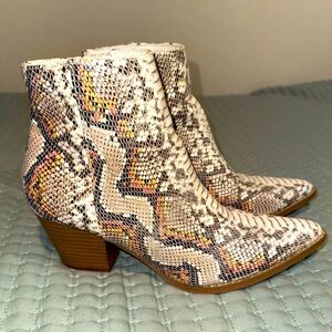 COCONUTS BY MATISSE Snake Print Heeled Booties Size 8M GUC